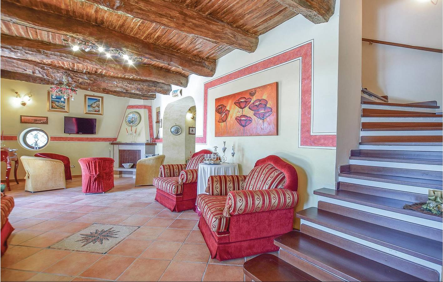 Appartamento di 270mq vicino al centro città con AC, parcheggio e terrazza in Ogliastro Cilento, Cilento