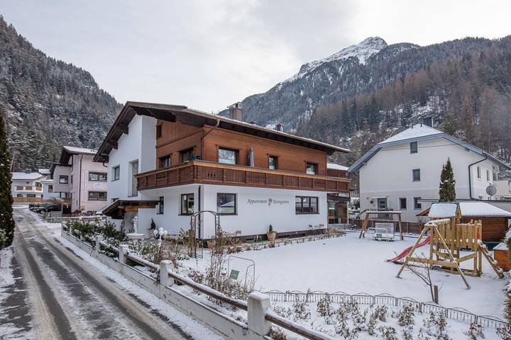 Ferienwohnung für 4 Personen, mit Balkon und Terrasse in Längenfeld - 2