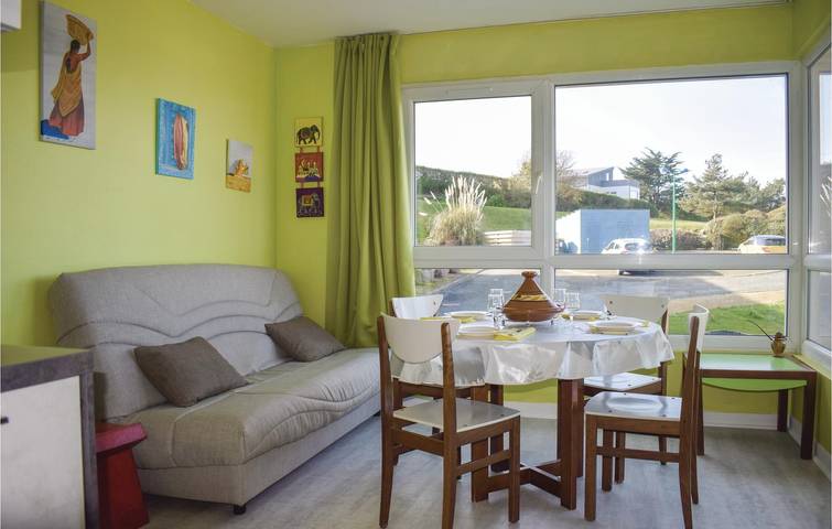 Appartement de vacances entier, Appartement avec vue sur la mer avec parking, congélateur et Internet in Trévou-Tréguignec, Côte de Granit Rose