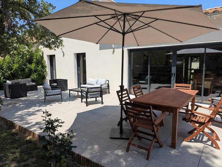 Location de vacances pour 12 personnes, avec piscine et jardin à Saint-Victor-la-Coste