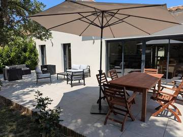 Location de vacances pour 12 personnes, avec piscine et jardin à Saint-Victor-la-Coste