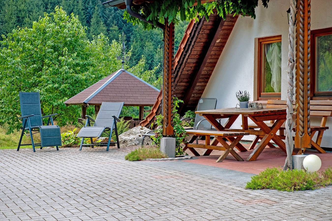 Ganze Wohnung, Ferienwohnung '2' mit Bergblick, gemeinsamer Terrasse und Wlan in Triberg, Mittlerer Schwarzwald