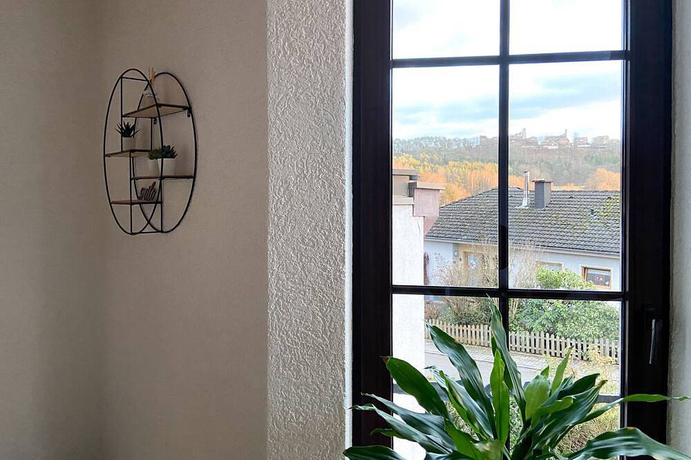Ganze Wohnung, Neu eingerichtete Ferienwohnung mit traumhaftem Blick auf die Burg in Dahn, Pfalz