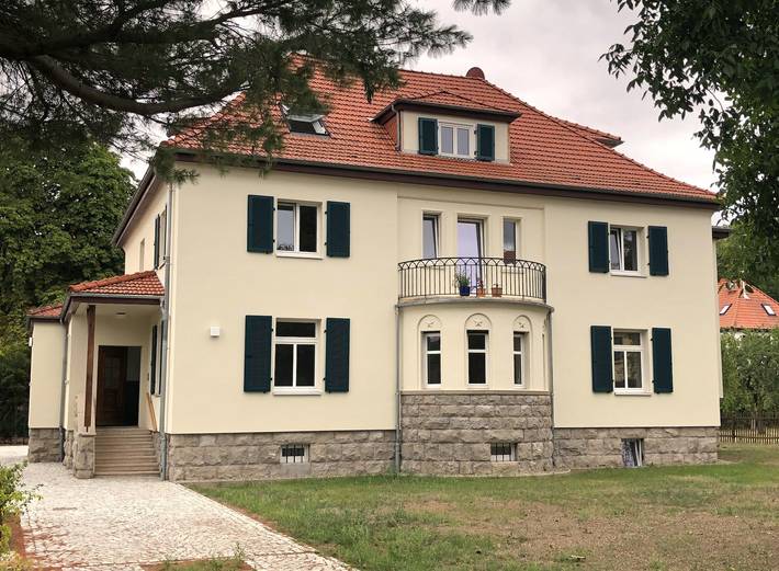 Ganze Ferienwohnung, Villa Buchholz - Fewo mit Wohnraum mit integr. Küche, 2 Schlafz., Bad mit Badewanne und extra Wc, 2. Etage, Dachterrasse, 100 m² in Arnstadt (Thüringen), Arnstadt