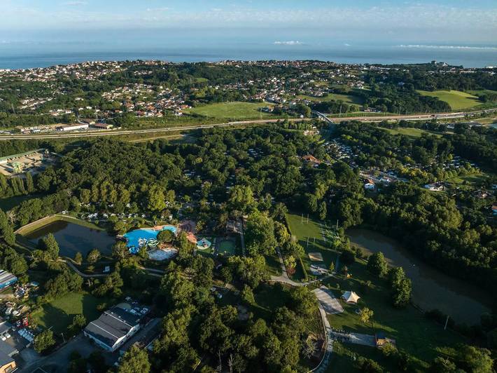 Camping pour 6 personnes, avec terrasse ainsi que piscine et sauna à Bidart - 3