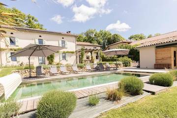 Gîte pour 8 personnes, avec jardin dans Sepx