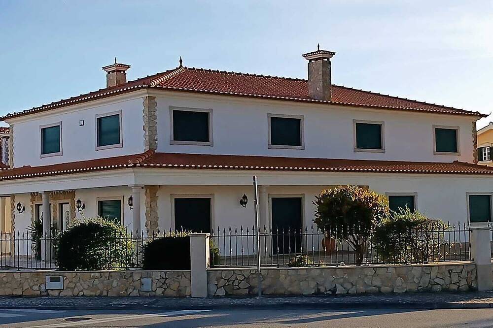Stunning Town Villa close to beach and Golf courses in Caldas da Rainha, Leiria District