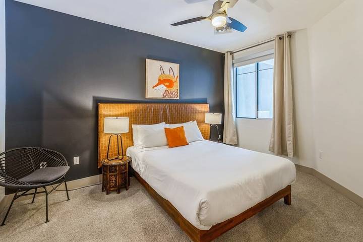 Vacation rental for 4 people, with balcony and hot tub as well as pool and garden, with pets in Scottsdale
