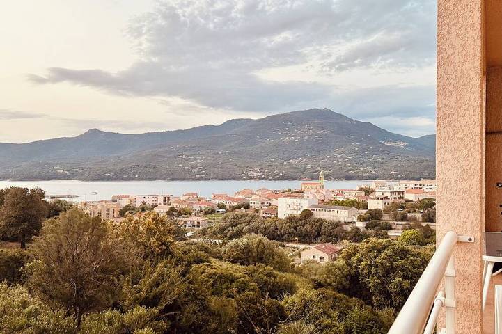 Location de vacances pour 5 personnes, avec piscine à Propriano