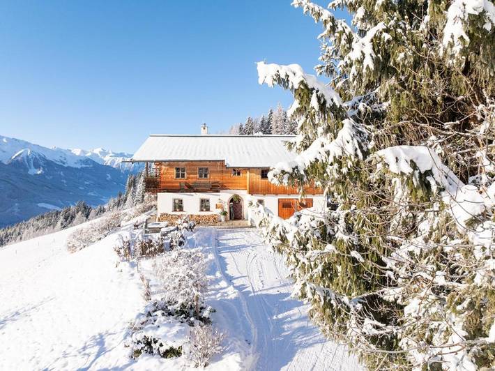 Ferienhaus für 7 Personen, mit Balkon und Terrasse sowie Garten und Pool