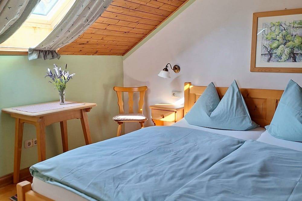 Ganze Wohnung, Heissbauer Fewo \"Karwendelblick\" mit Bergblick, 2 Schlafzimmern und 2 Bädern in Wackersberg, Bayerische Alpen