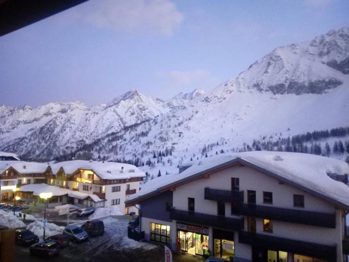 Gîte pour 9 personnes, avec vue et terrasse, animaux acceptés dans Passo Del Tonale - 4