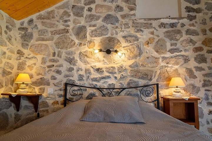 Location de vacances pour 2 personnes, avec jardin, animaux acceptés à Saint-Pierre-des-Tripiers - 4