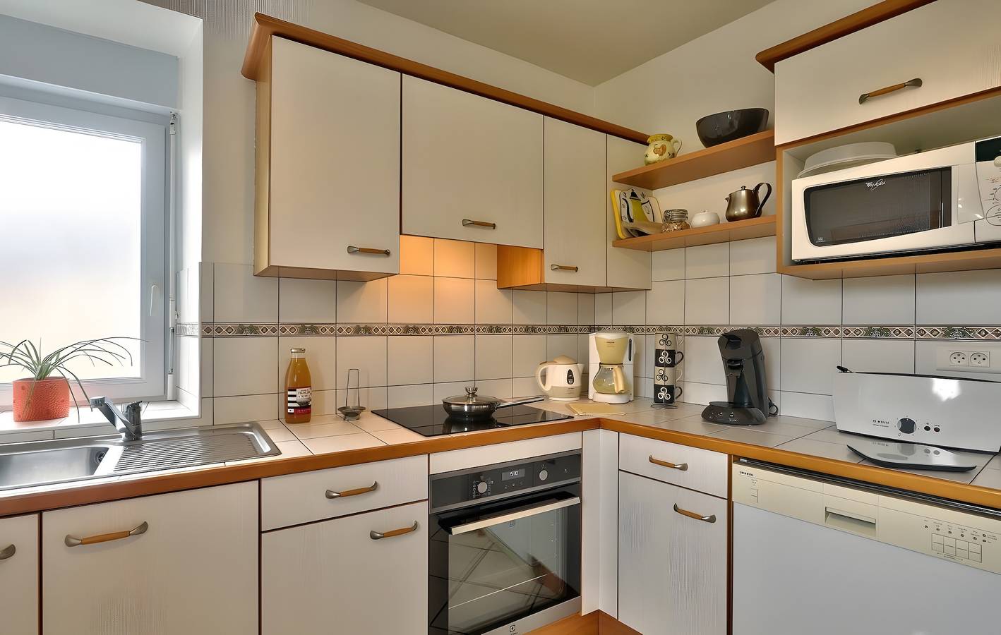 Country House "Au Calme" with Private Terrace, Private Garden and Wi-Fi in Mahalon, Quimper region