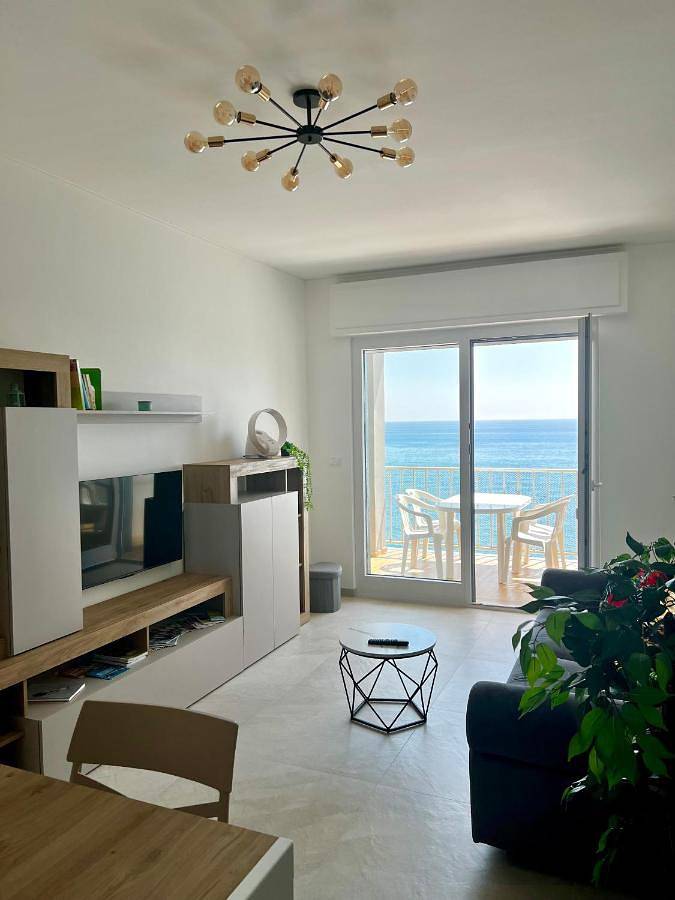 Appartamento per 4 persone, con Balcone e Terrazza nonché Panorama a Vallecrosia