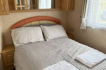 Static Caravan for 6 People in Hampshire, South East England, Photo 1