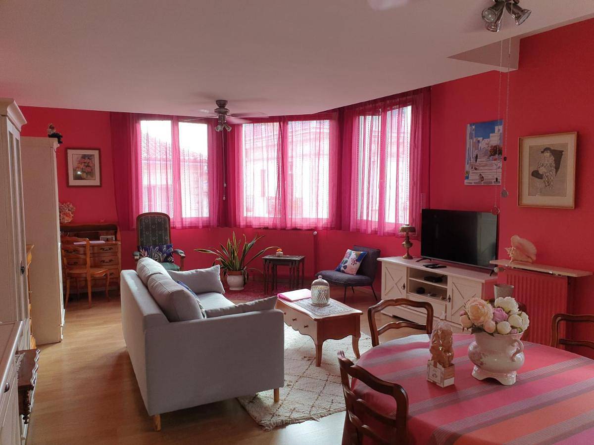 Appartement entier, One-Bedroom Apartment in Périgueux, Périgord Blanc
