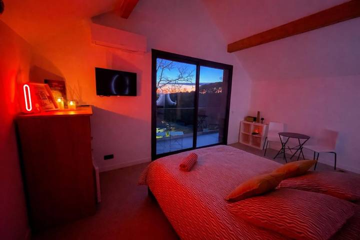 Location de vacances pour 2 personnes, avec vue et terrasse, animaux acceptés à Bouliac - 2