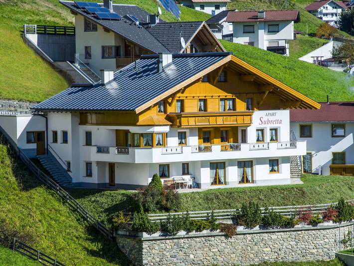 Ferienwohnung für 4 Personen, mit Terrasse und Garten in Kappl