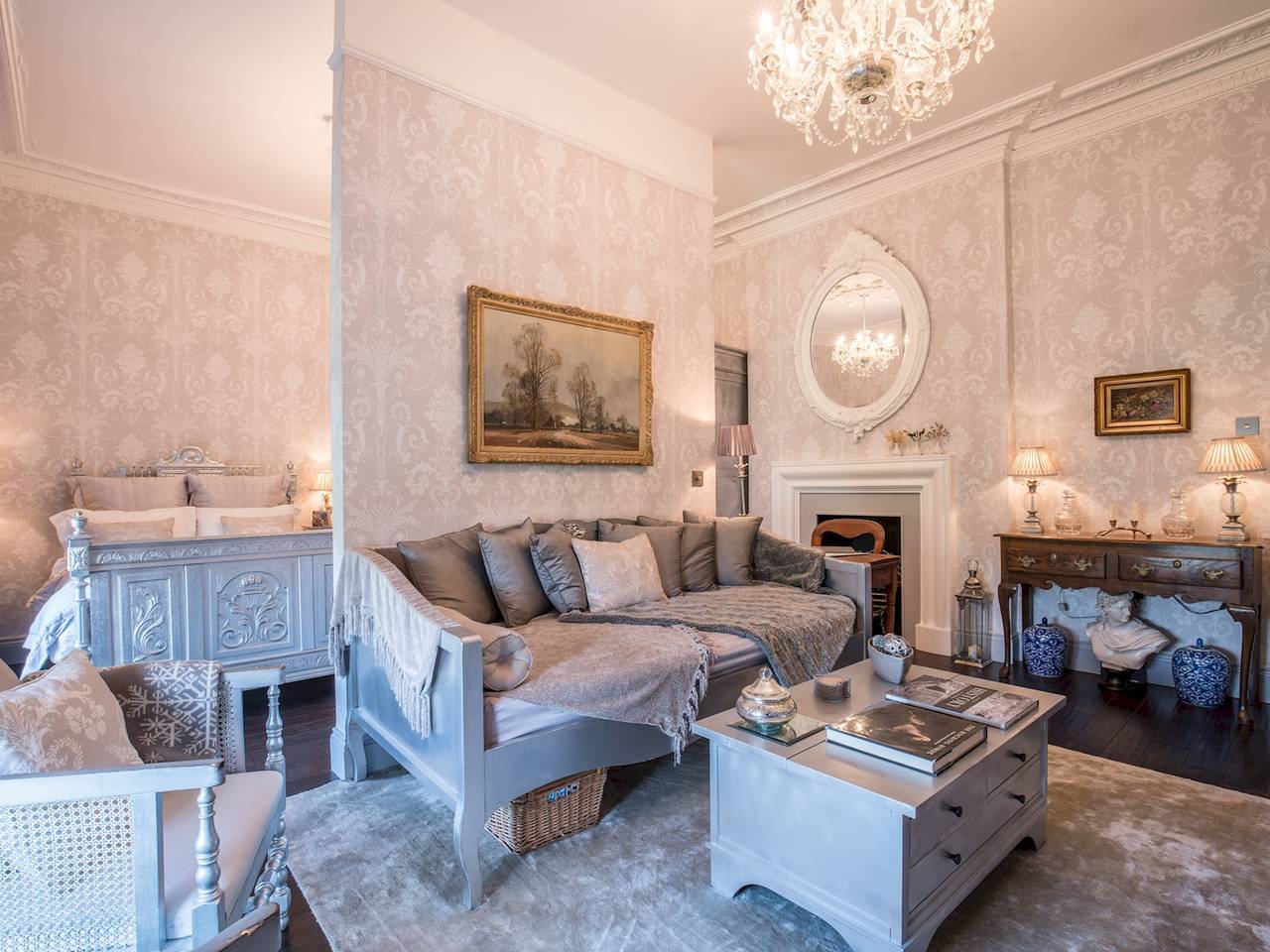 Entire apartment, Beautifully decorated, elegant apartment near town - Pass the Keys in Shrewsbury, Shropshire