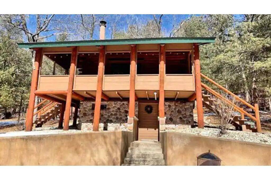 Private Log Cabin in 10 Acre Forest in Adams County (WI)