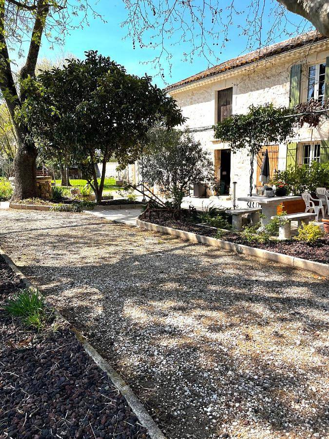 Casa de vacaciones para 6 personas, con vistas además de jardín y piscina - 1