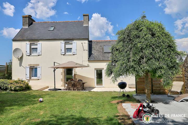 Gîte für 6 Personen, mit Terrasse und Garten in Plouider