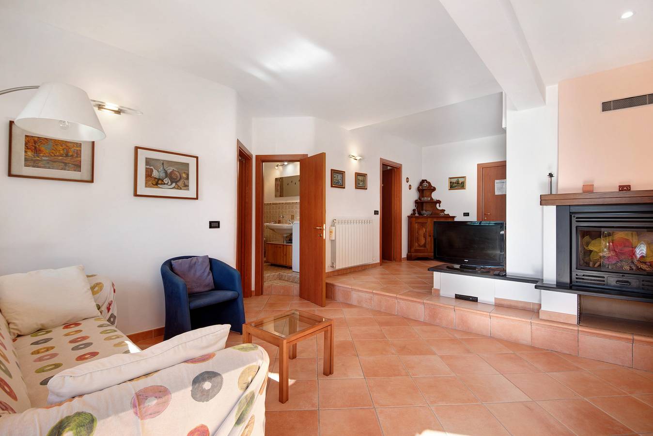 Apartamento entero, Apartamento vacacional "Casa Elena" con vistas a la montaña, Wi-Fi y terraza in Facciù, Moneglia