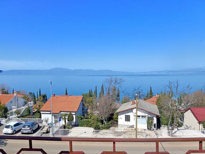 Ferienwohnung für 4 Personen, mit Pool und Balkon in Njivice