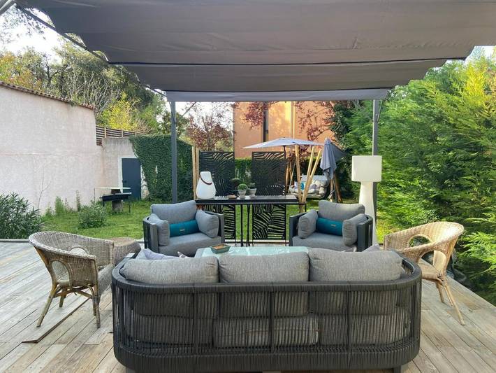 Location de vacances pour 4 personnes, avec jardin à Saint-Marc-Jaumegarde