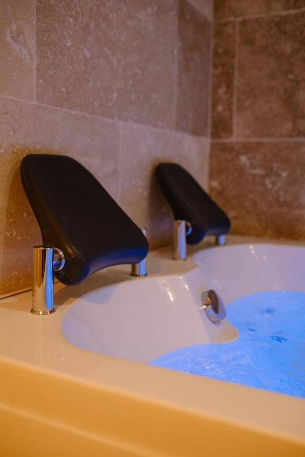 Appartement entier, Ama, suite avec baignoire balnéo et sauna privé in Avignon, Vaucluse