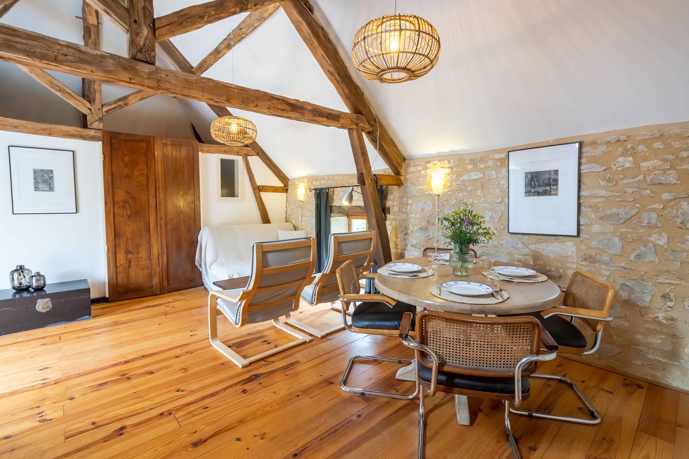 Ferienhaus 'Salle De Musique' mit Bergblick, Gemeinschaftspool und Wi-Fi in La Boissière-d'Ans, Périgord Blanc