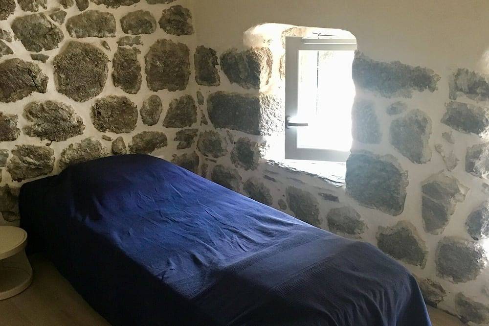 Typical renovated house, magnificent view, well equipped. Sleeps 10. in Malarce-sur-la-Thines, Parc naturel régional des Monts d'Ardèche