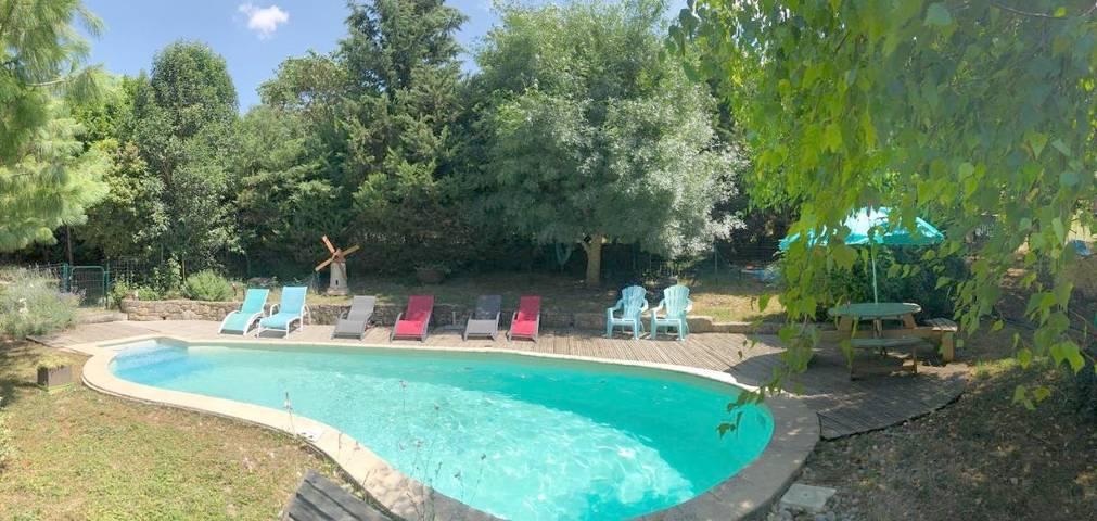 Maison de vacances pour 4 personnes, avec jardin ainsi que vue et piscine
