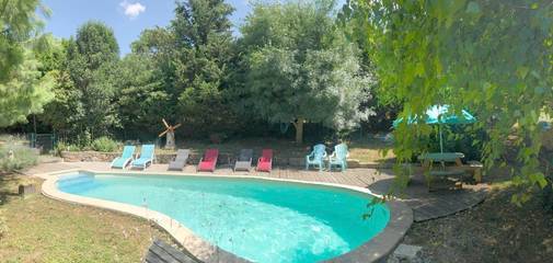 Gîte pour 4 personnes, avec vue ainsi que piscine et jardin à Fanjeaux