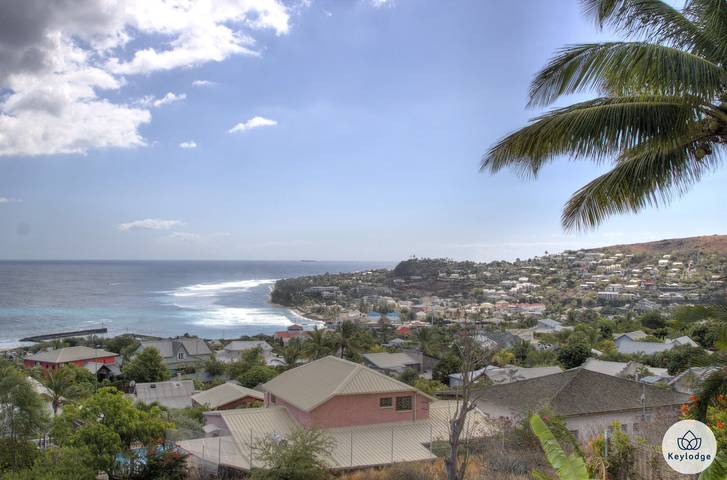 Gîte pour 4 personnes, avec vue sur l’océan ainsi que piscine et terrasse, adapté aux familles dans Saint-Gilles les Bains - 2