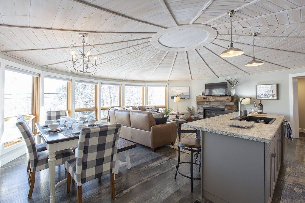 The Triple Round House, In The Heart Of Hidden Valley Ski Hill & Peninsula Lake in Muskoka