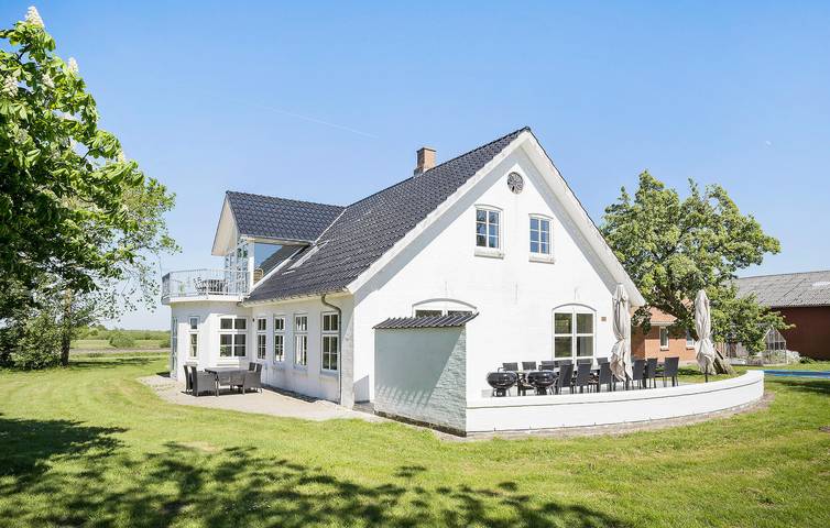 Ferienhaus für 17 Personen, mit Terrasse und Whirlpool sowie Garten in Højer