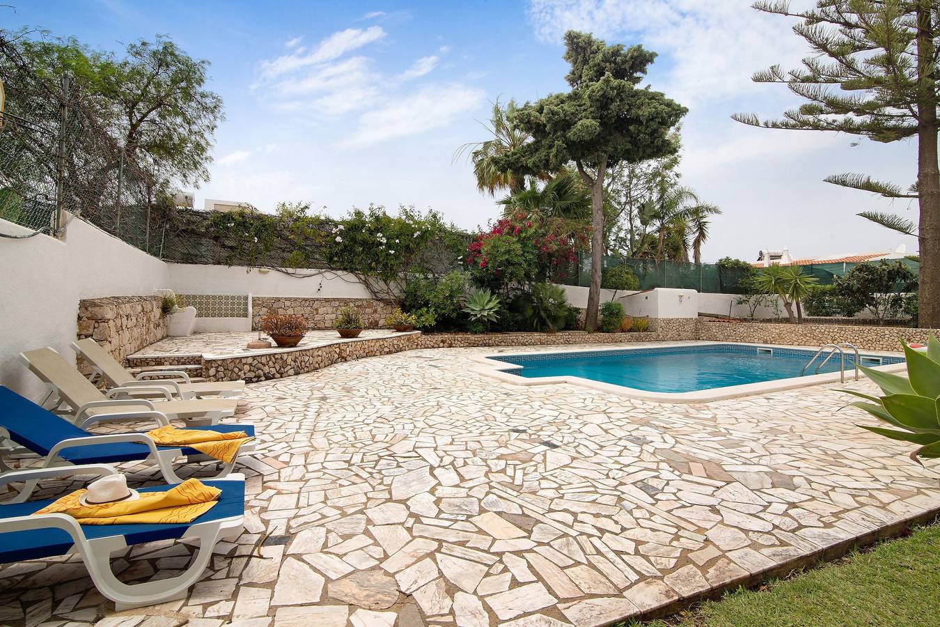 'Villa Carvoeiro' com vista para o mar, piscina e Wi-Fi in Carvoeiro, Lagoa