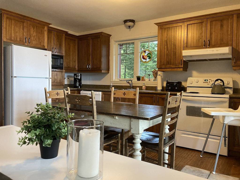 Petite Rivière Saint François cottage with river view and spa! in Le Massif