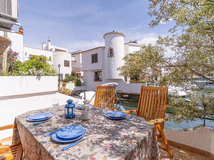 Villa pour 5 personnes, avec terrasse, animaux acceptés à Empuriabrava