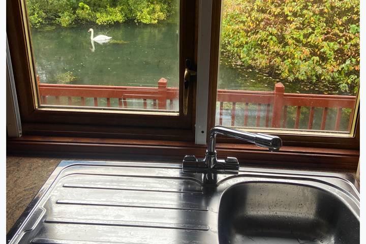 Kingfisher Cosy Lakeside Lodge in Carnforth, Lancashire