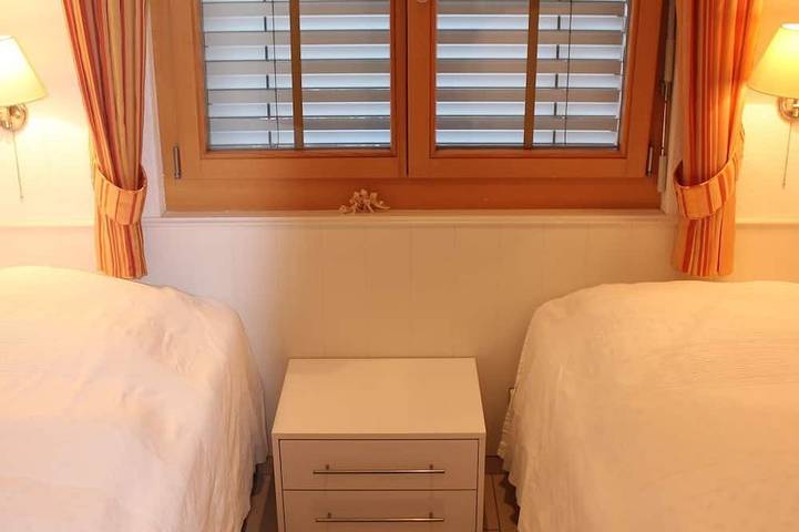 Ganze Wohnung, Alpen-Träumli - Exklusive Ferienwohnung  mit aussichtsreicher Sonnenterrasse in Beatenberg, Thunersee