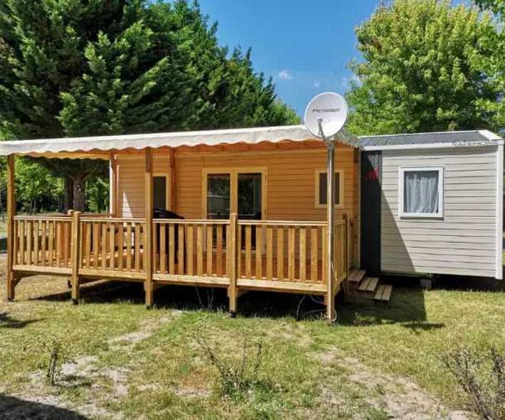 Camping pour 8 personnes, avec jacuzzi et bassin pour enfant dans Lac de Biscarrosse
