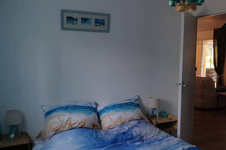 Location de vacances pour 4 personnes, avec terrasse ainsi que jardin et piscine à Varages - 3