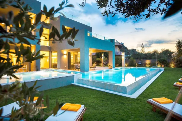 Chalet para 9 personas, con jacuzzi además de jardín y piscina - 1