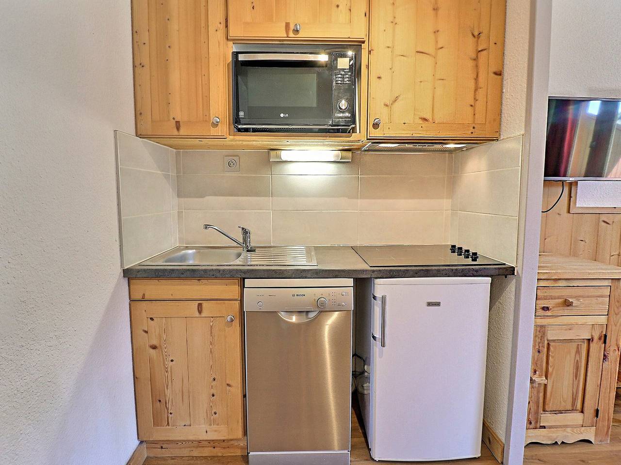 Ganze Wohnung, Komfortable 2 Zimmer, Ski-in/Ski-out, 4 Pers, Westbalkon in La Tania, La Perrière