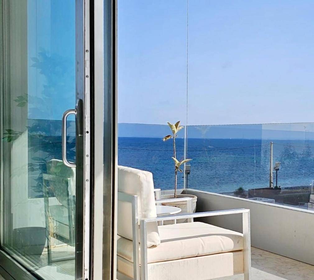 Ganze Wohnung, Plaja d en Bossa 4 Bedroom Suite with Pool, Sea View & only 8mins drive to Airport in Playa d'en Bossa, Ibiza Stadt