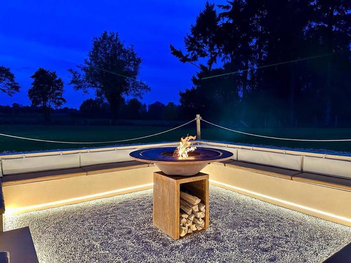 Location de vacances pour 15 personnes, avec jacuzzi et piscine ainsi que jardin et sauna à Yvré-l'Évêque - 2