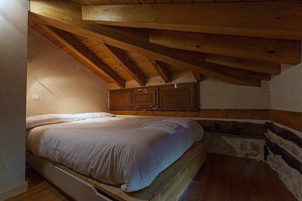 Casa Palacio de Mave for 4 people in Mave, Aguilar de Campoo